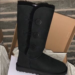 NEW UGG BAILEY BUTTON TRIPLET II